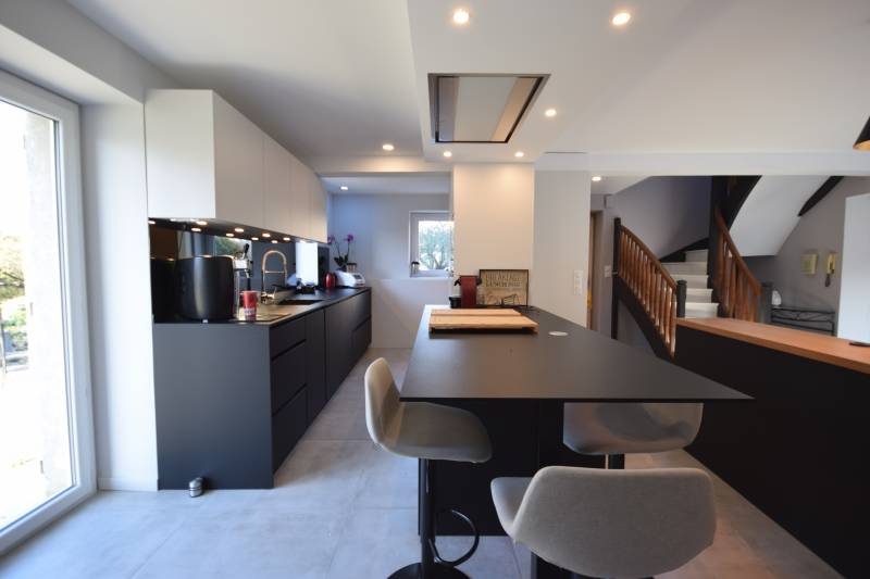 Rénovation et design chez Aproplac : Réinventez votre maison des années 90 de 150 m² à Saint-Cyr-au-Mont-d'Or