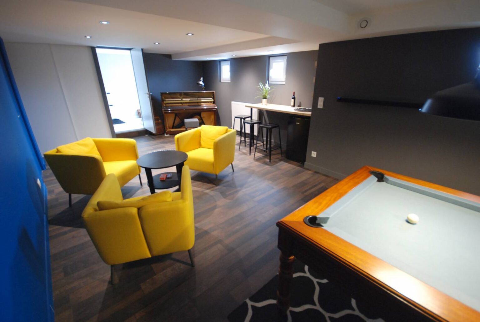 Aménagement d un sous-sol d une maison plan Favier en salle de jeux à Saint Genis Les Ollières