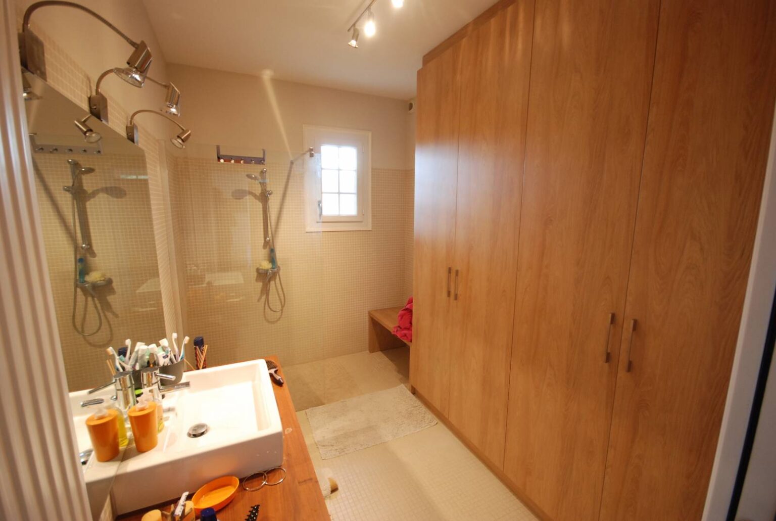 Rénovation d une maison de charme des années 70 à Saint Genis Laval proche de Lyon