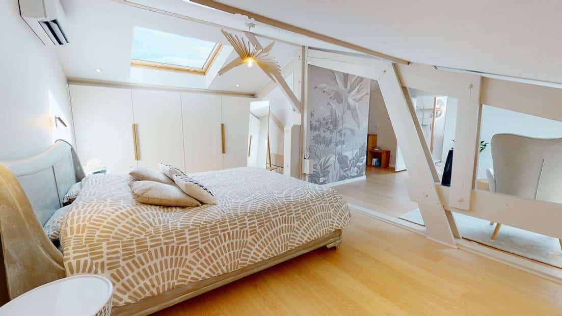 Aménagement de combles de 60 m² avec architecte d’intérieur à Vourles : travaux sur-mesure pour maison des années 50